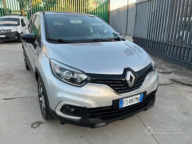 Usata Renault Captur Initiale Paris 110 CV (80 kW) 2018 Grigio metallizzato SUV