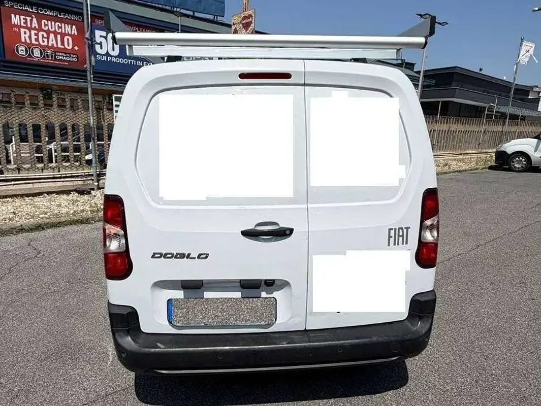 Usata Fiat Doblò 131 CV (96 kW) 2023 Bianco Monovolume