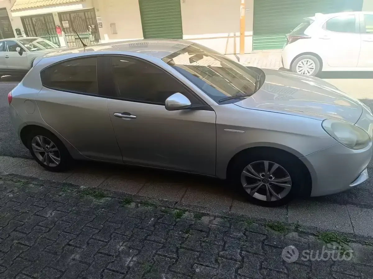 Usata Alfa Romeo Giulietta Progression 105 CV (77 kW) 2012 Grigio Utilitaria