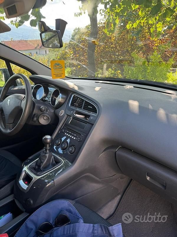 Usata Peugeot 5008 110 CV (80 kW) 2013 Monovolume