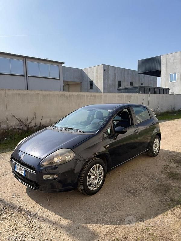 Usata Fiat Punto Lounge 69 CV (50 kW) 2012 Blu Utilitaria