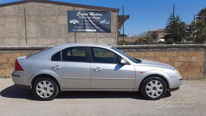 Usata Ford Mondeo 116 CV (85 kW) 2001 Grigio Berlina