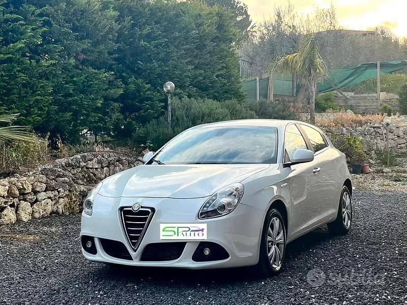Usata Alfa Romeo Giulietta 105 CV (77 kW) 2013 Bianco Utilitaria