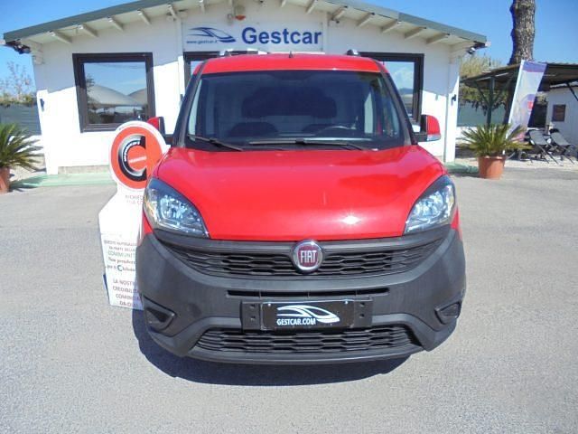 Usata Fiat Doblò 120 CV (88 kW) 2019 Rosso Monovolume