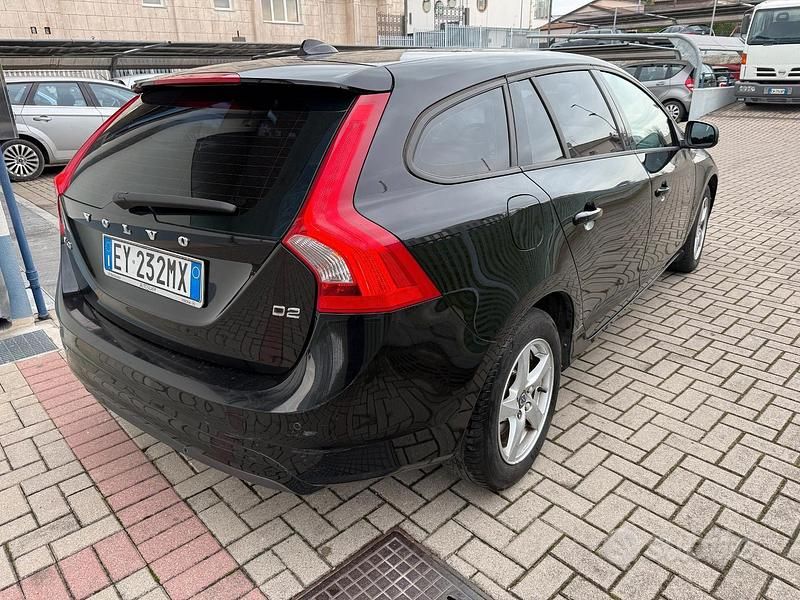 Usata Volvo V60 Kinetic 114 CV (83 kW) 2014 Nero Station wagon