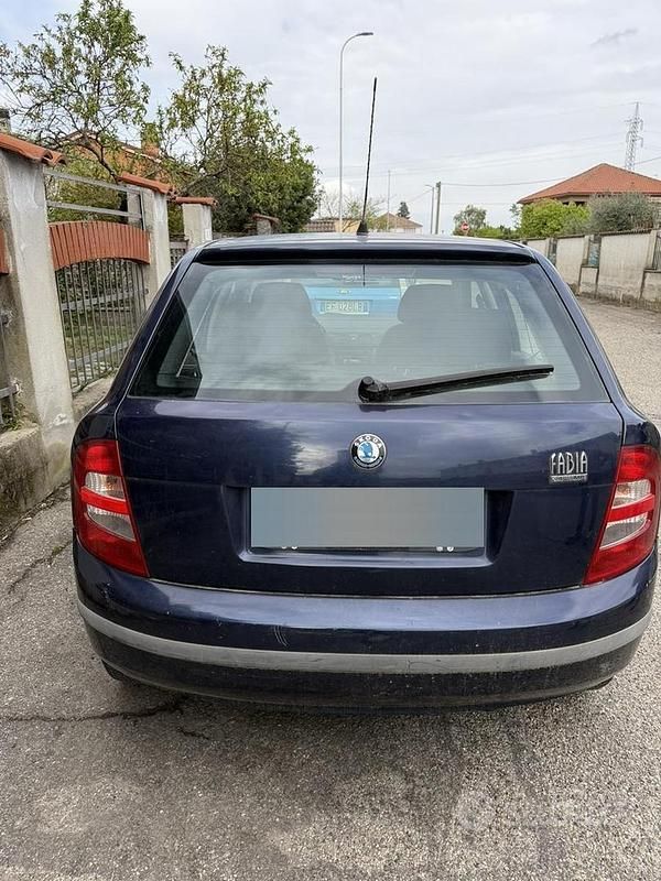 Usata Skoda Fabia 2002 Blu Berlina