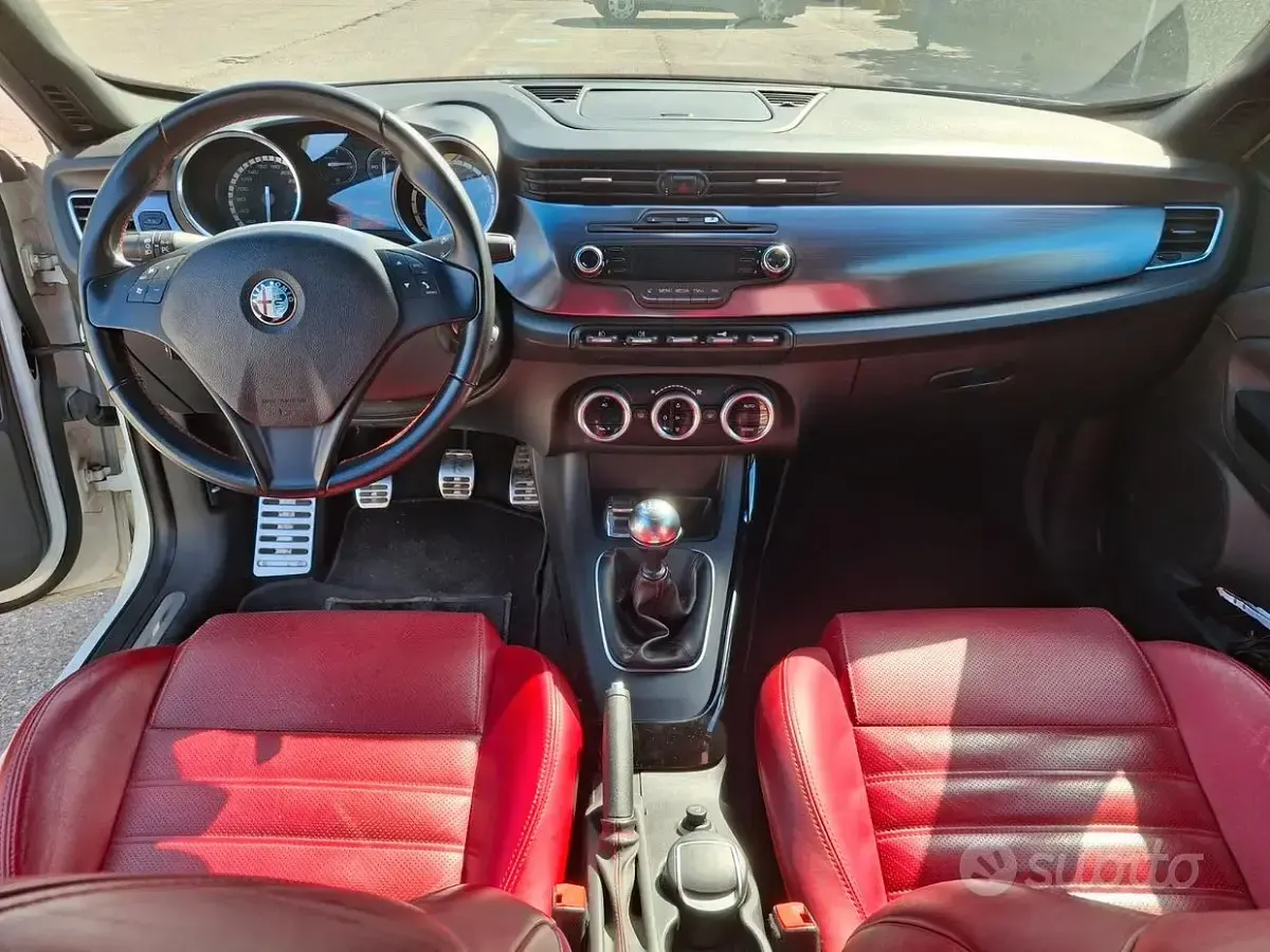 Usata Alfa Romeo Giulietta Quadrifoglio 235 CV (172 kW) 2010 Bianco Utilitaria