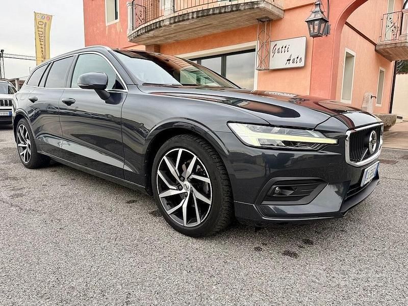 Usata Volvo V60 Business Edition 150 CV (110 kW) 2020 Grigio Station wagon