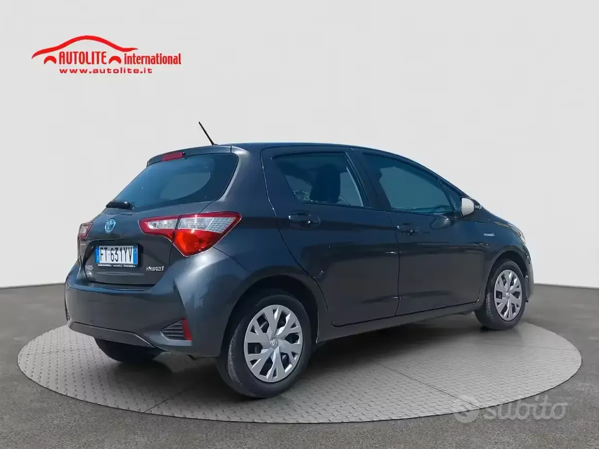 Gebraucht Toyota Yaris Hybrid Business Edition 73 PS (53 kW) 2019 Grau Limousine