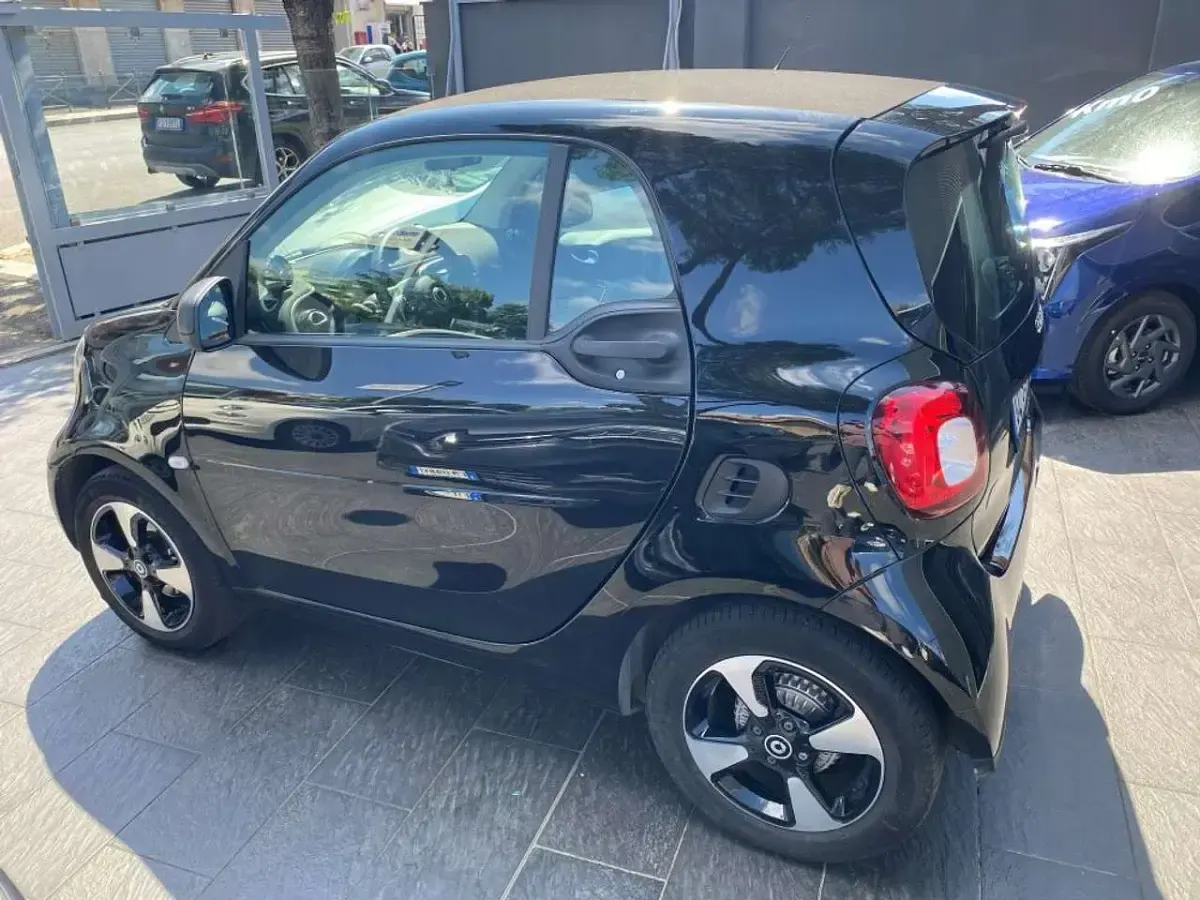 Usata Smart ForTwo Coupé Pulse 41 kW (56 CV) 2022 Nero Utilitaria