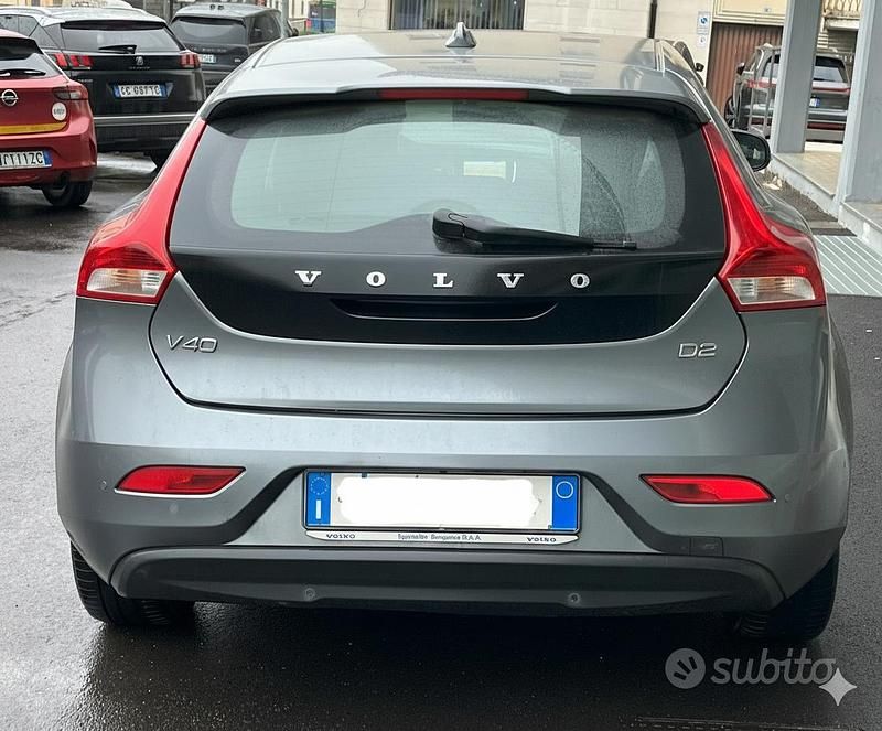 Usata Volvo V40 Business Edition 120 CV (88 kW) 2017 Grigio Berlina
