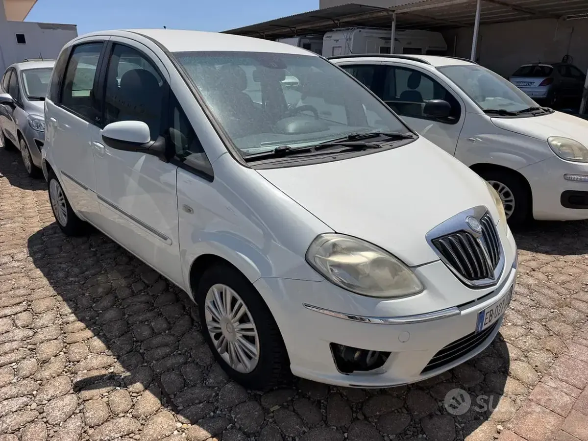Usata Lancia Musa 69 CV (50 kW) 2010 Bianco Monovolume