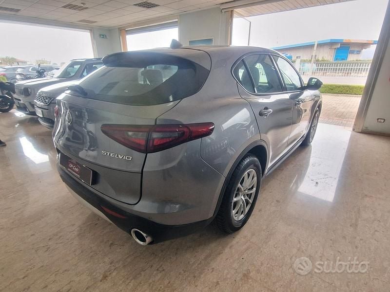 Usata Alfa Romeo Stelvio 160 CV (117 kW) 2021 Grigio SUV