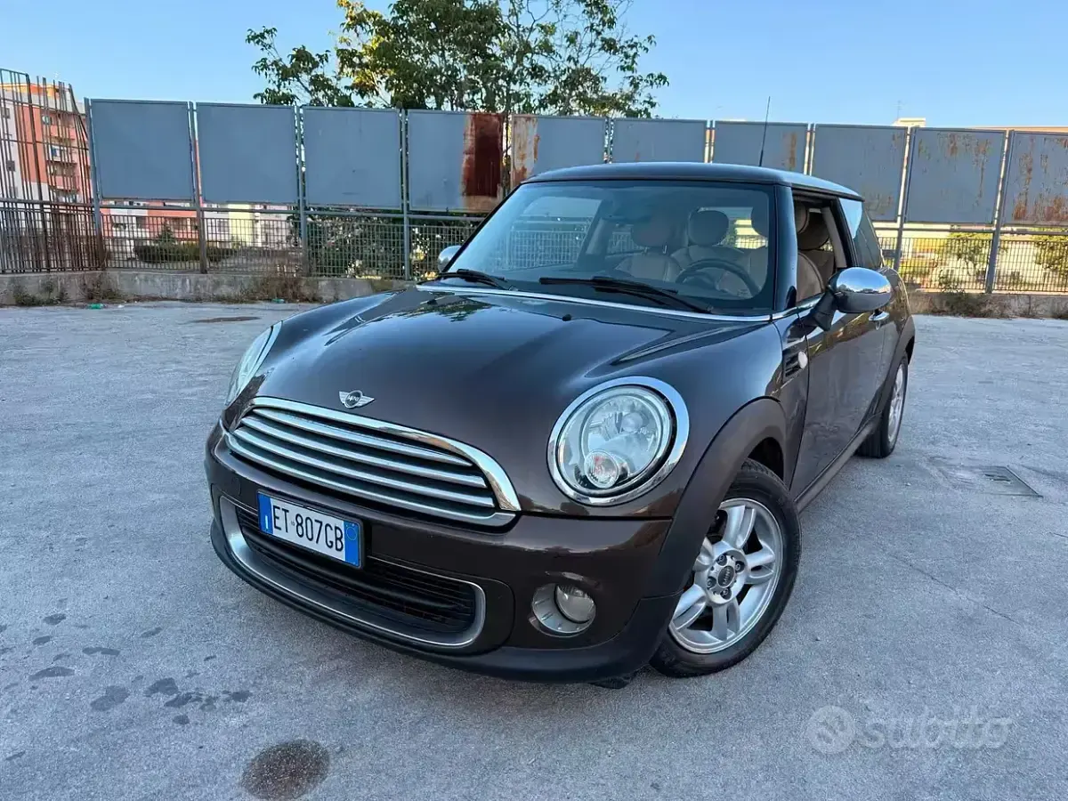 Usata Mini Cooper 75 CV (55 kW) 2013 Marrone Utilitaria