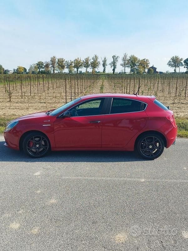 Usata Alfa Romeo Giulietta Quadrifoglio Verde 174 CV (127 kW) 2015 Rosso Utilitaria
