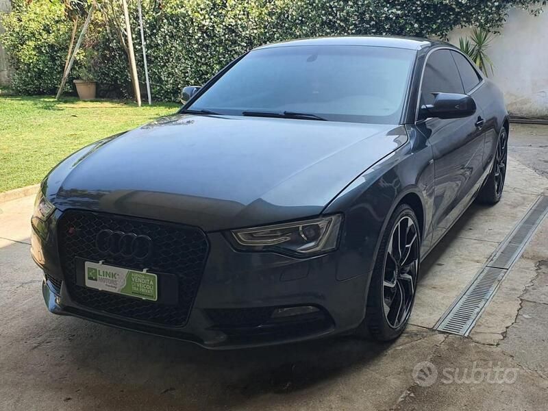 Grigio(met.) Usata 2012 Audi A5 Advanced Coupé | 15.000 € (Buon prezzo) - Immagine 1/4