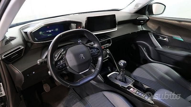 Usata Peugeot 2008 Allure 102 CV (75 kW) 2021 Nero SUV