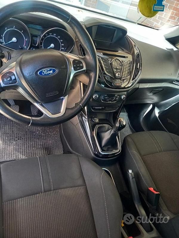 Usata Ford B-MAX 75 CV (55 kW) 2016 Grigio Monovolume