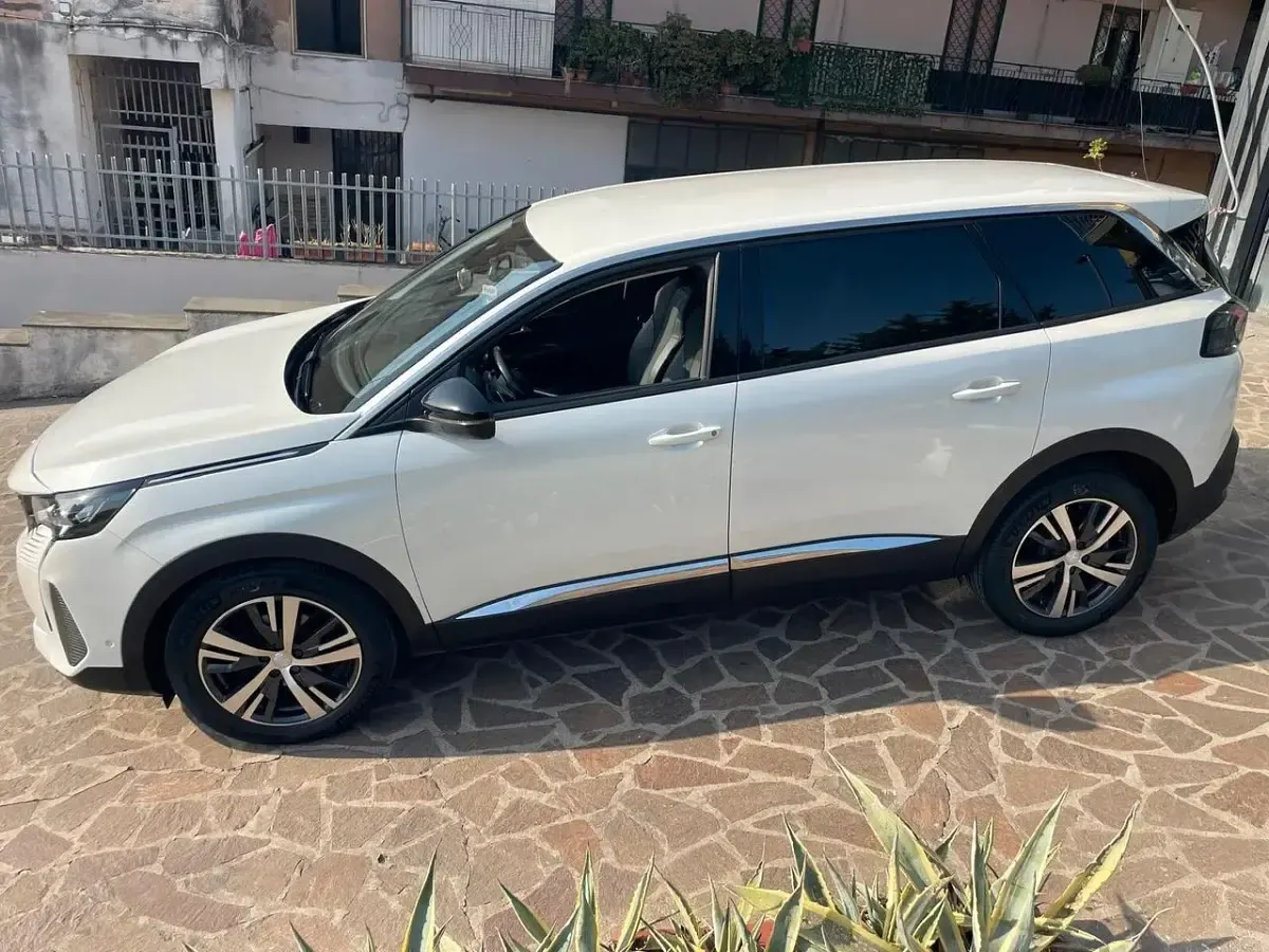Usata Peugeot 5008 Allure 130 CV (95 kW) 2023 Bianco SUV