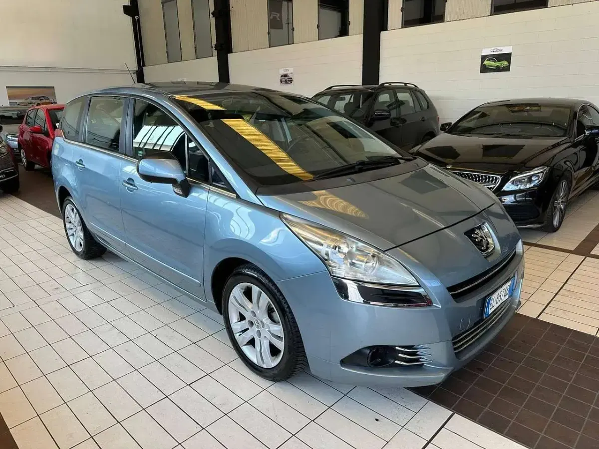 Usata Peugeot 5008 Active 111 CV (81 kW) 2012 Blu/azzurro Monovolume