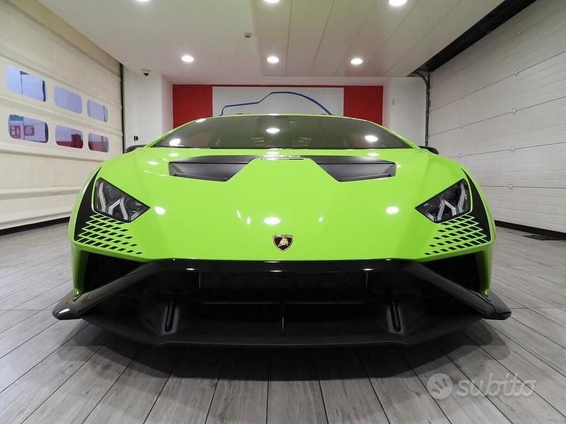 Usata Lamborghini Huracán 640 CV (470 kW) 2023 Verde Coupé
