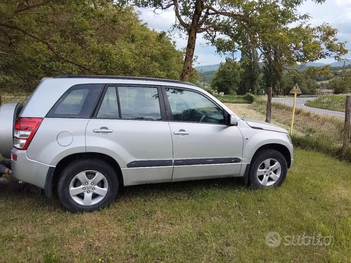 Usata Suzuki Vitara 129 CV (94 kW) 2006 Grigio SUV