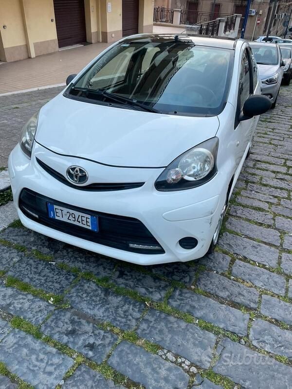 Bianco Usata 2014 Toyota Aygo Due volumi | 6000 € (Buon prezzo) - Immagine 1/4
