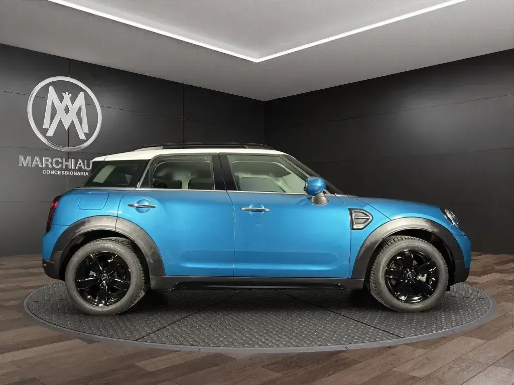 Usata Mini One D Countryman 116 CV (85 kW) 2021 Bicolore blu/bianco metallizzato SUV