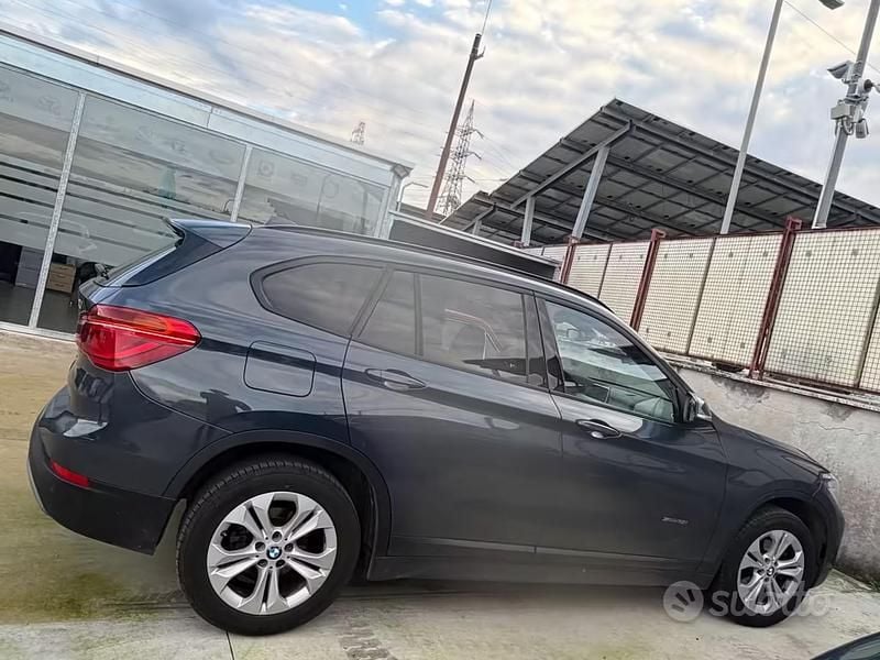 Käytetty BMW X1 Comfort Edition 140 HP (102 kW) 2019 Harmaa Katumaasturi