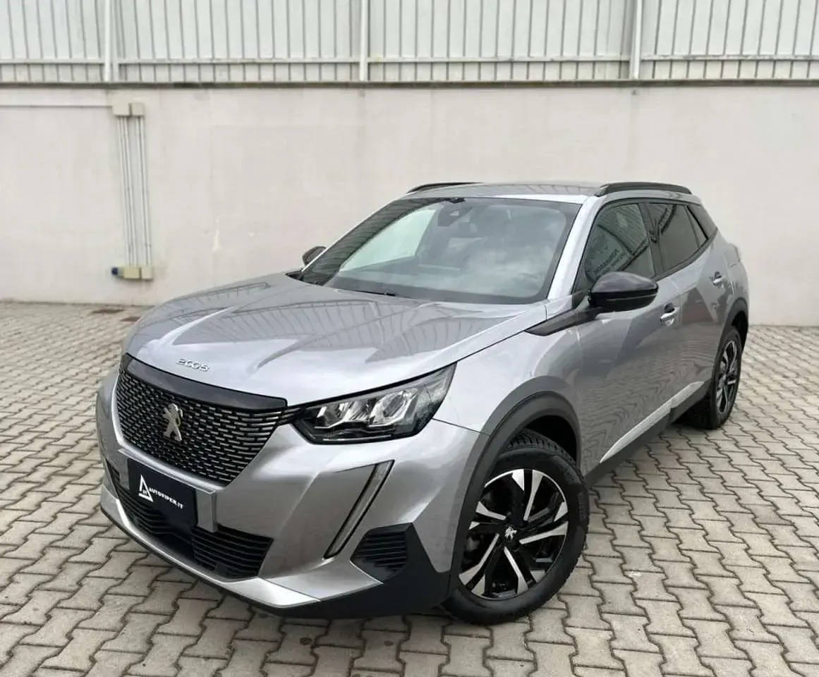 Usata Peugeot 2008 Allure 131 CV (96 kW) 2023 Grigio SUV