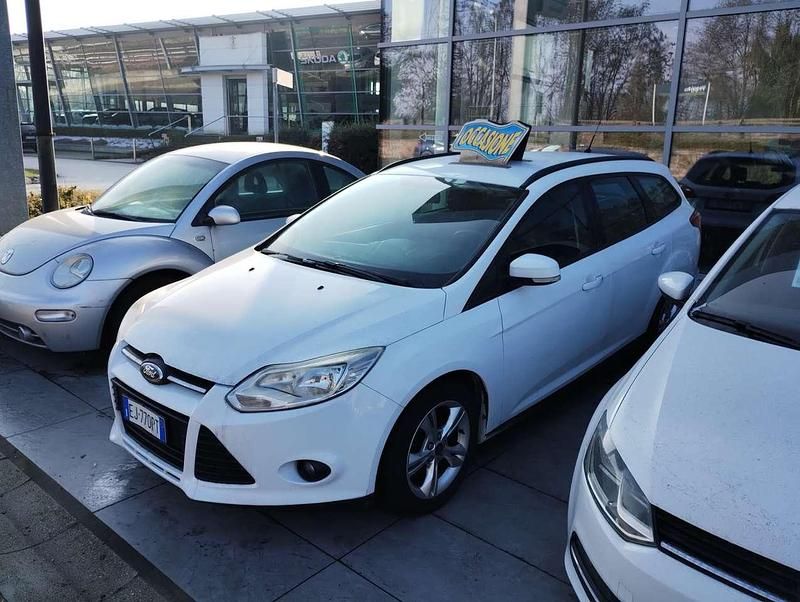 Usata Ford Focus 116 CV (85 kW) 2011 Bianco Station wagon