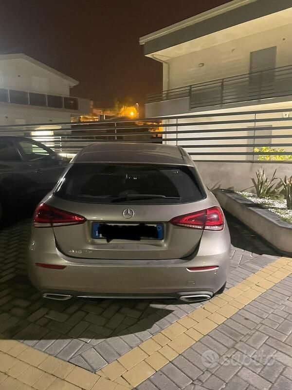 Usata Mercedes A180 136 CV (100 kW) 2019 Grigio Berlina