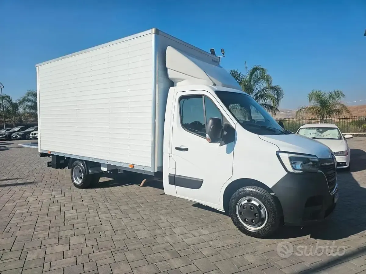 Usata Renault Master 145 CV (106 kW) 2023 Bianco Monovolume