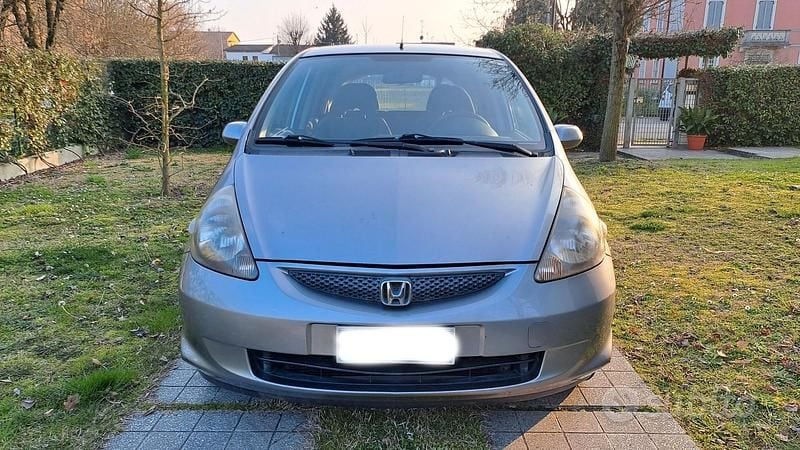 Usata Honda Jazz 77 CV (56 kW) 2005 Grigio Utilitaria