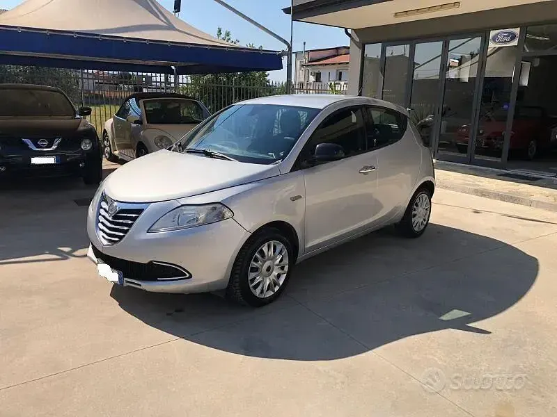 Usata Lancia Ypsilon 95 CV (69 kW) 2015 Grigio Utilitaria