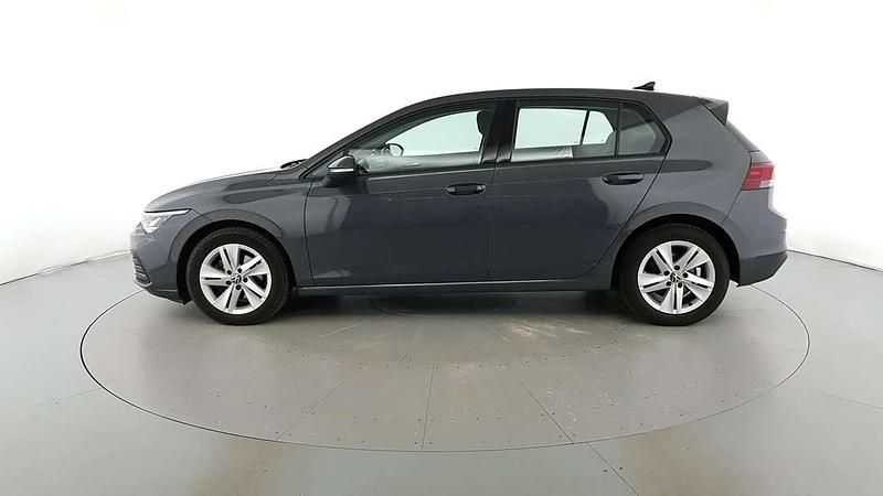 Usata VW Golf VIII Life 116 CV (85 kW) 2023 Dolphin grey Berlina