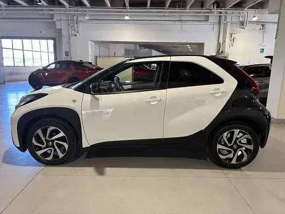 Usata Toyota Aygo X Trend 72 CV (52 kW) 2023 Bianco SUV