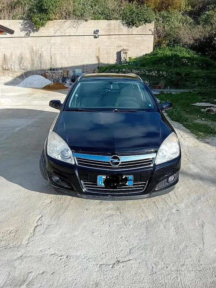 Usata Opel Astra 101 CV (74 kW) 2007 Nero Station wagon