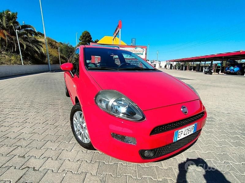 Usata Fiat Punto 77 CV (56 kW) 2014 Rosso Utilitaria