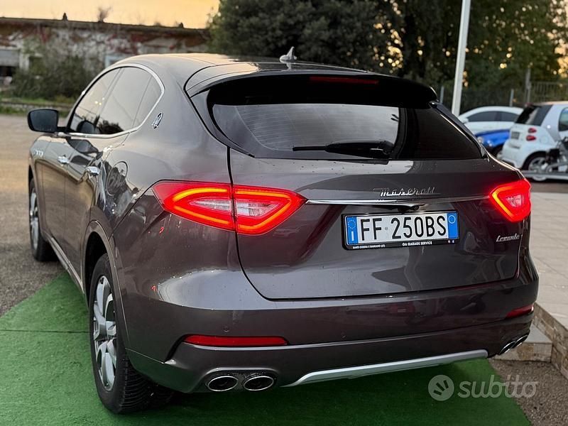 Usata Maserati Levante 250 CV (183 kW) 2016 Grigio SUV
