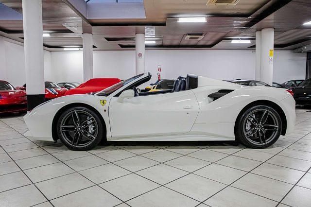 Usata Ferrari 488 670 CV (492 kW) 2018 Bianco Cabrio