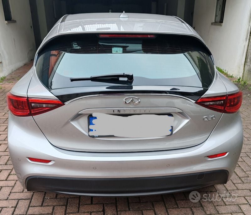 Usata Infiniti Q30 109 CV (80 kW) 2016 Grigio Utilitaria