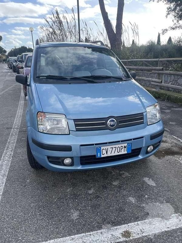 Blu/azzurro Usata 2005 Fiat Panda Dynamic Utilitaria | 4500 € (Cara) - Immagine 1/4