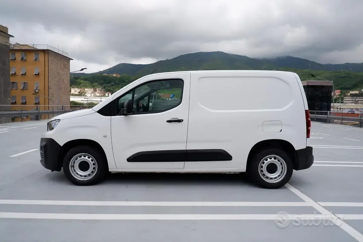 Usata Peugeot Partner Premium 102 CV (75 kW) 2021 Bianco Monovolume