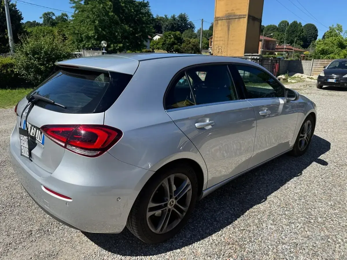 Usata Mercedes A180 Business 116 CV (85 kW) 2019 Grigio Berlina