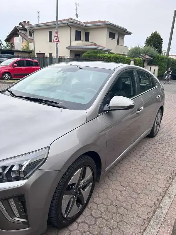 Usata Hyundai Ioniq 105 CV (77 kW) 2021 Grigio Utilitaria
