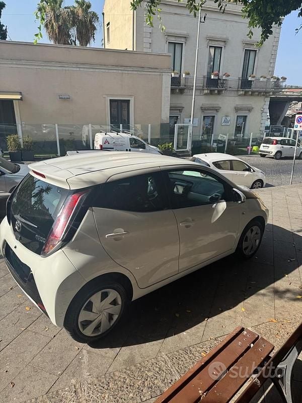 Usata Toyota Aygo X-play 69 CV (50 kW) 2015 Bianco Utilitaria