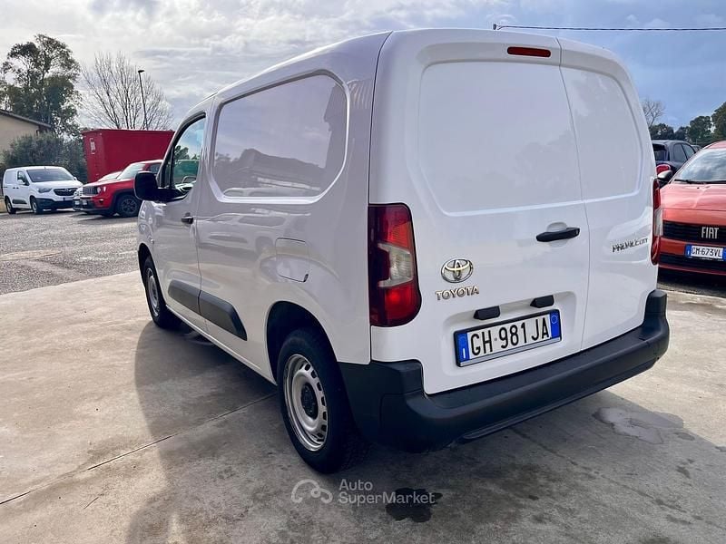 Usata Toyota Proace 102 CV (75 kW) 2021 Bianco Monovolume