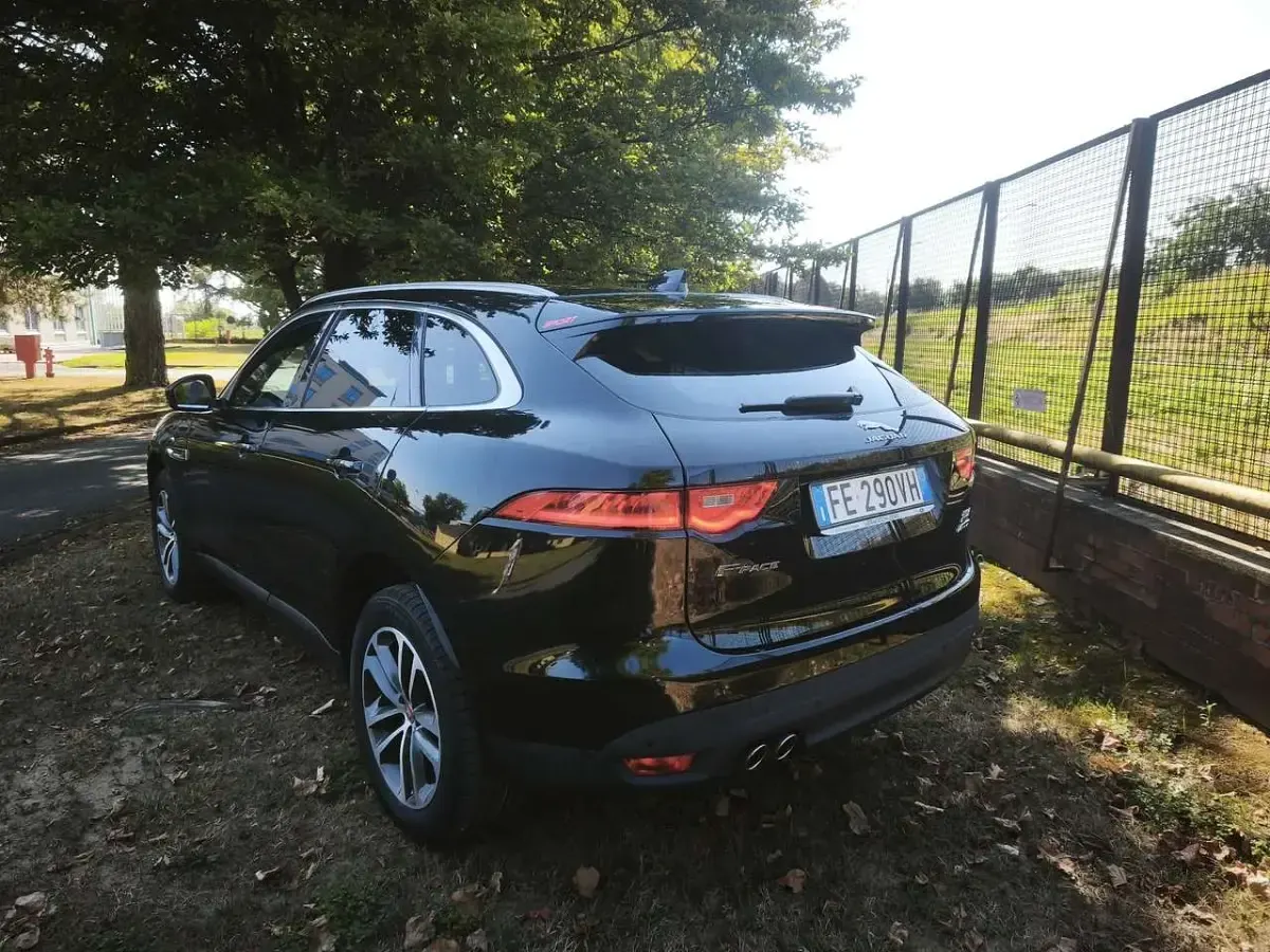 Usata Jaguar F-Pace Portfolio 179 CV (131 kW) 2016 Nero SUV