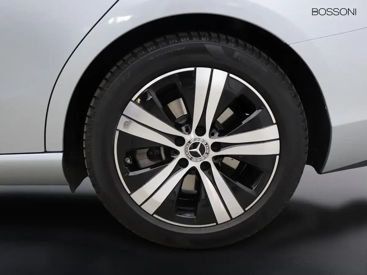 Usata Mercedes C220 200 CV (147 kW) 2022 Argento hightech Berlina